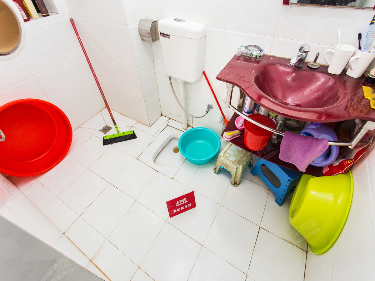 荷兰水乡巧克力精装修房源业主诚心出售，直接拎包入住，看房方便