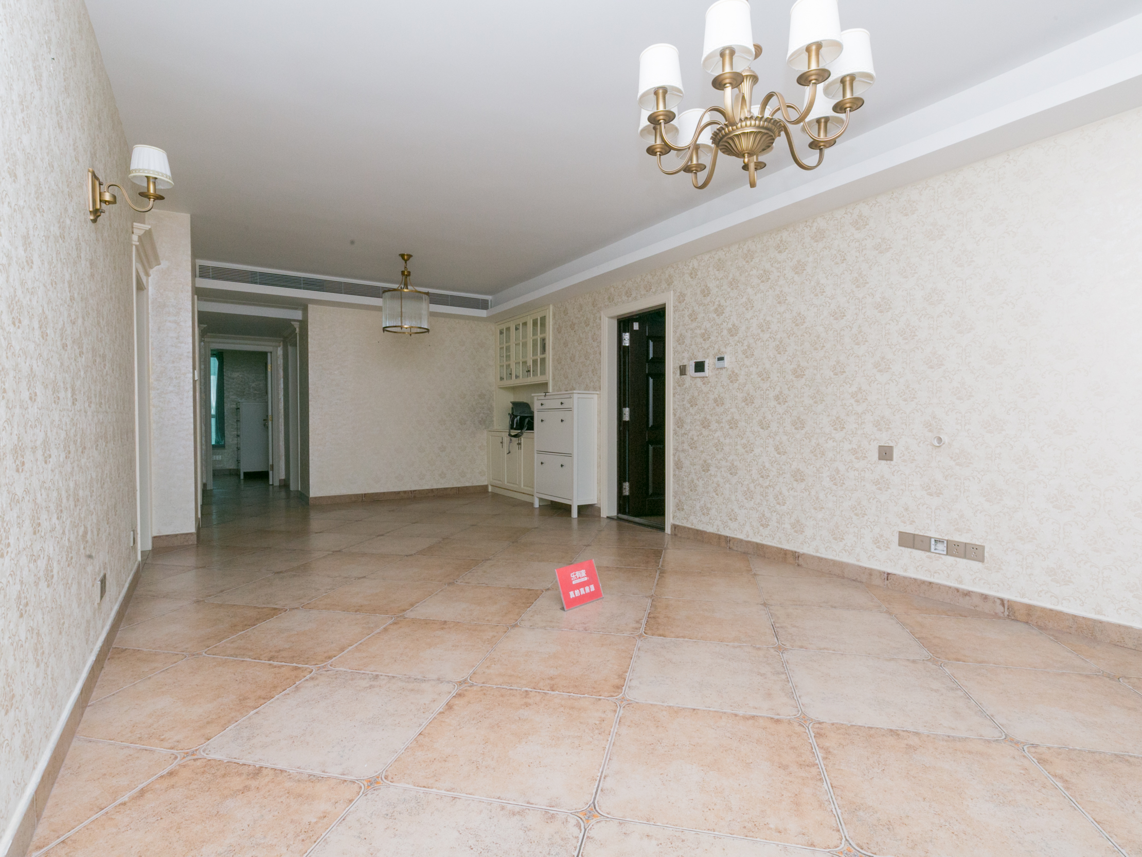 山海翠户，正规三房，看花园，安静居家