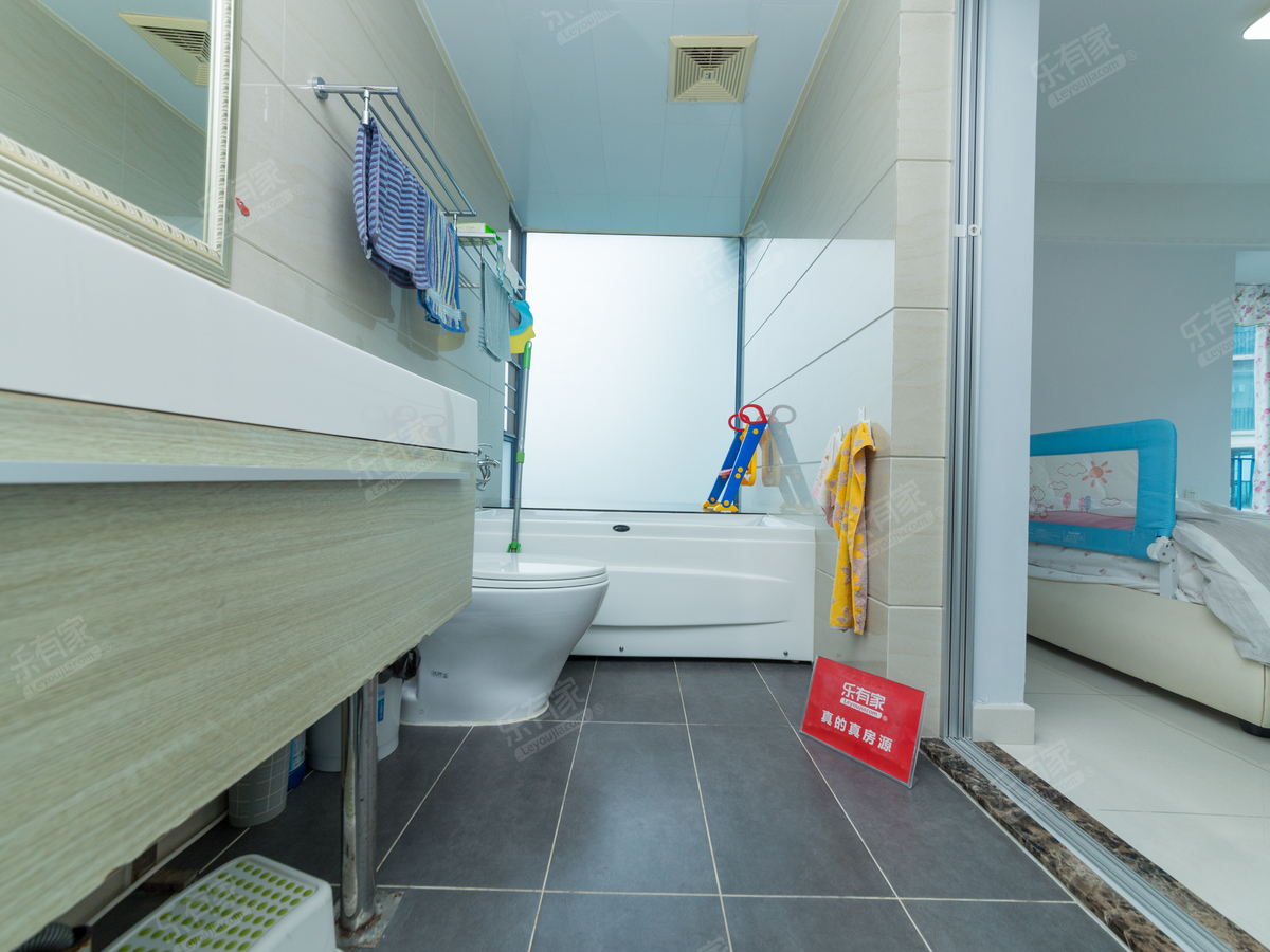 东方尊峪 5房2厅2卫 175.24㎡