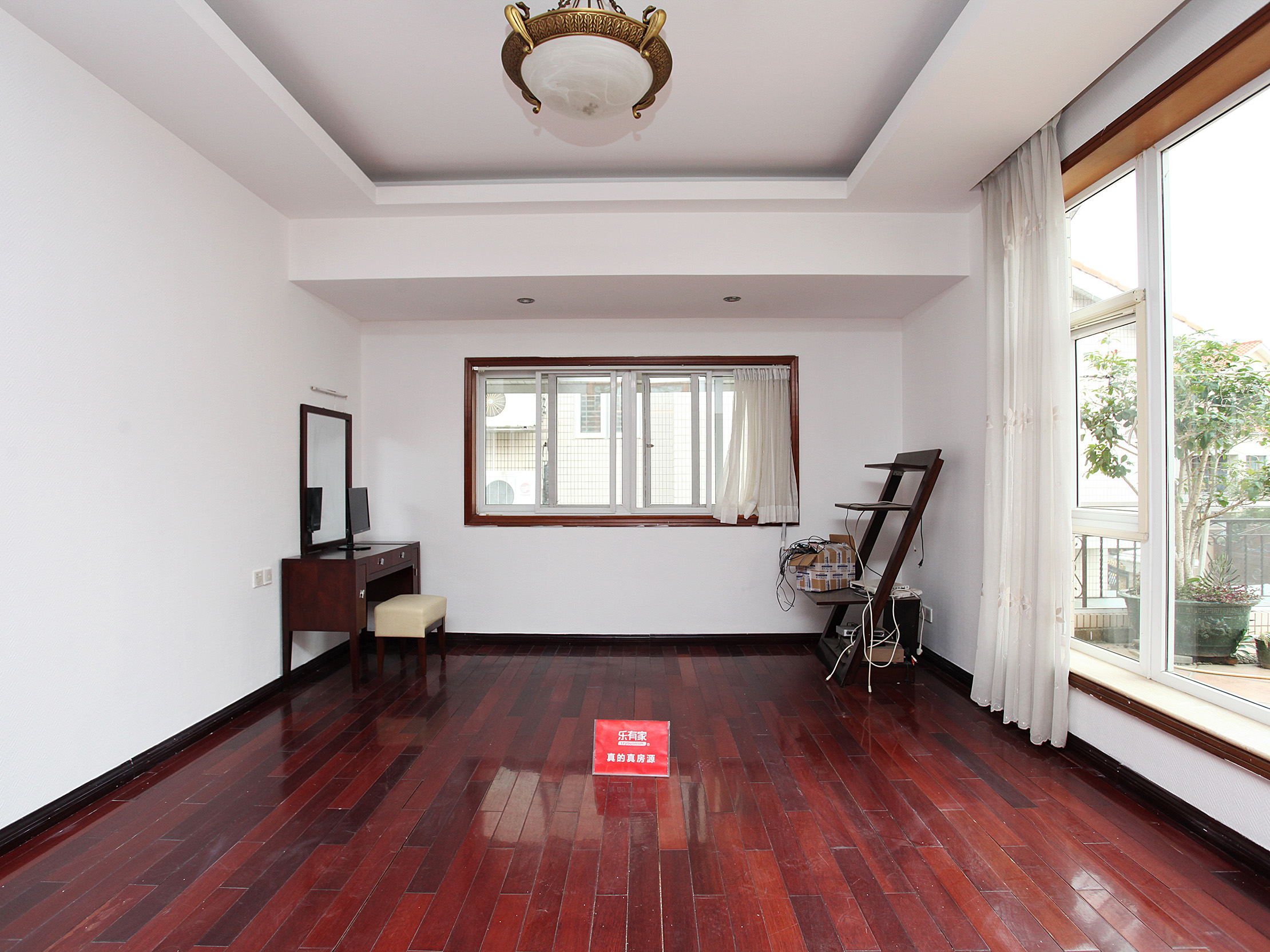 华景园 7房3厅5卫 350㎡