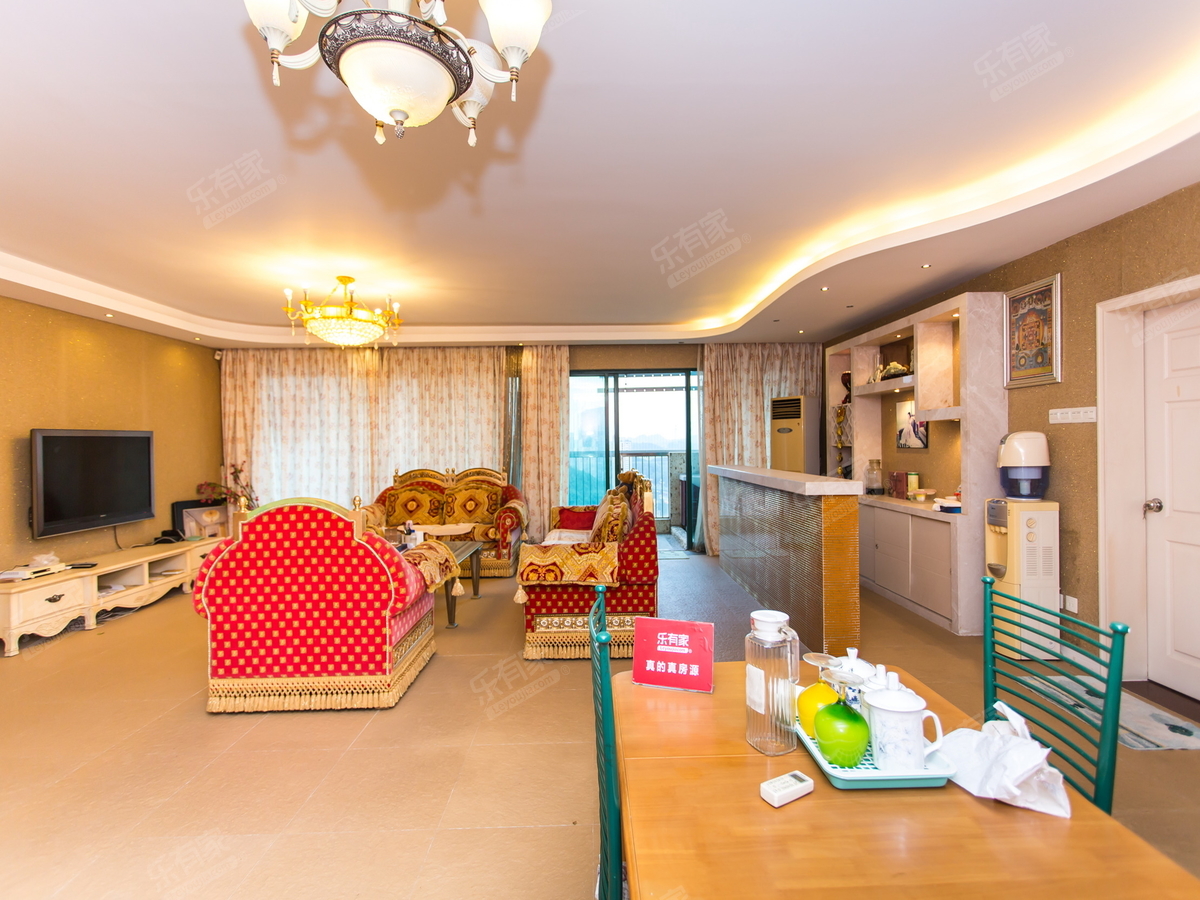 沁芳名苑 4房2厅2卫 231.55㎡