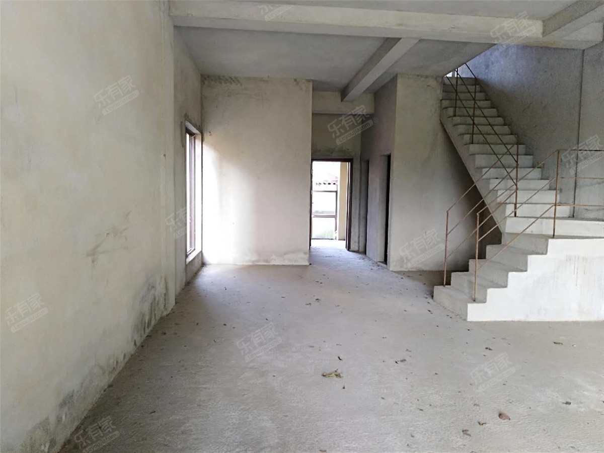 东城艺墅 4房2厅3卫 223㎡