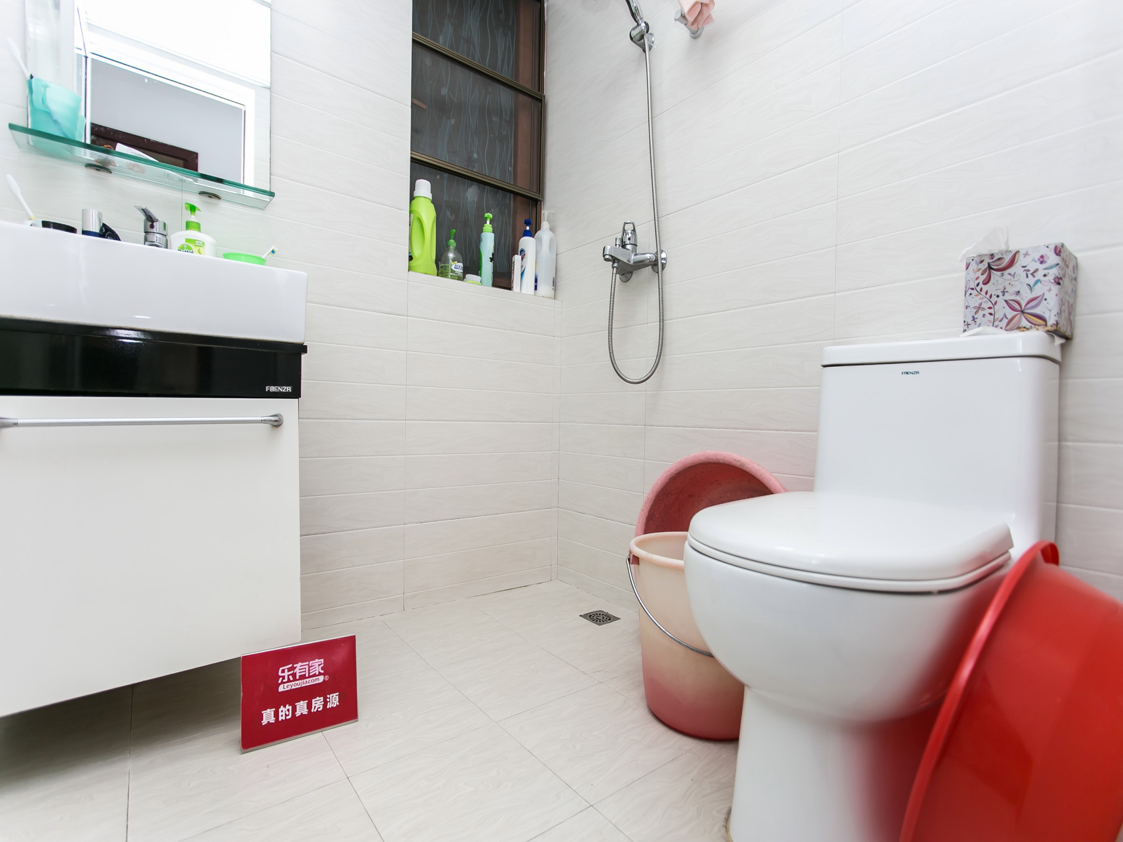 金地上塘道二期，方正户型，通风采光佳，重点学校旁，地面花园，人车分流，业主诚售，随时看房！