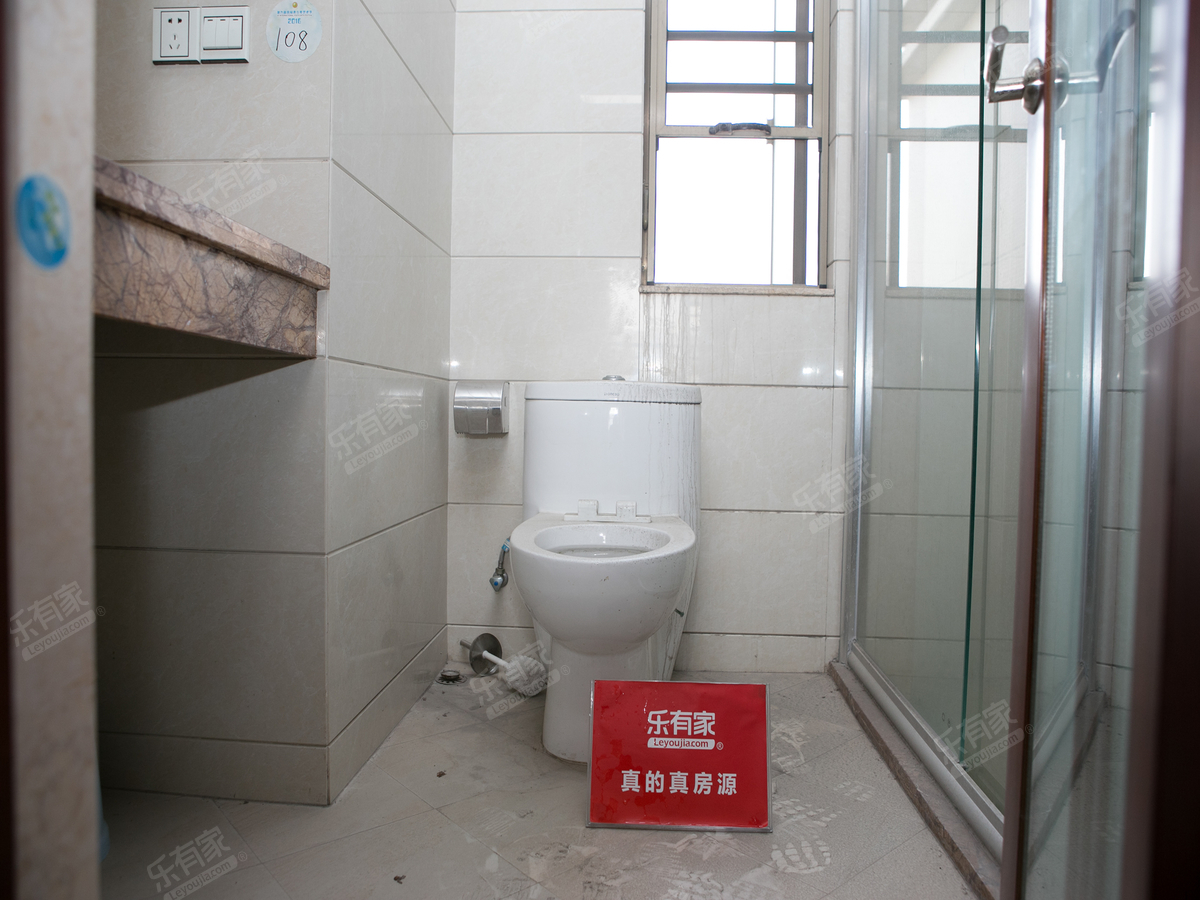 益华附近金汇城市广场诚意出租，家私家电齐全！