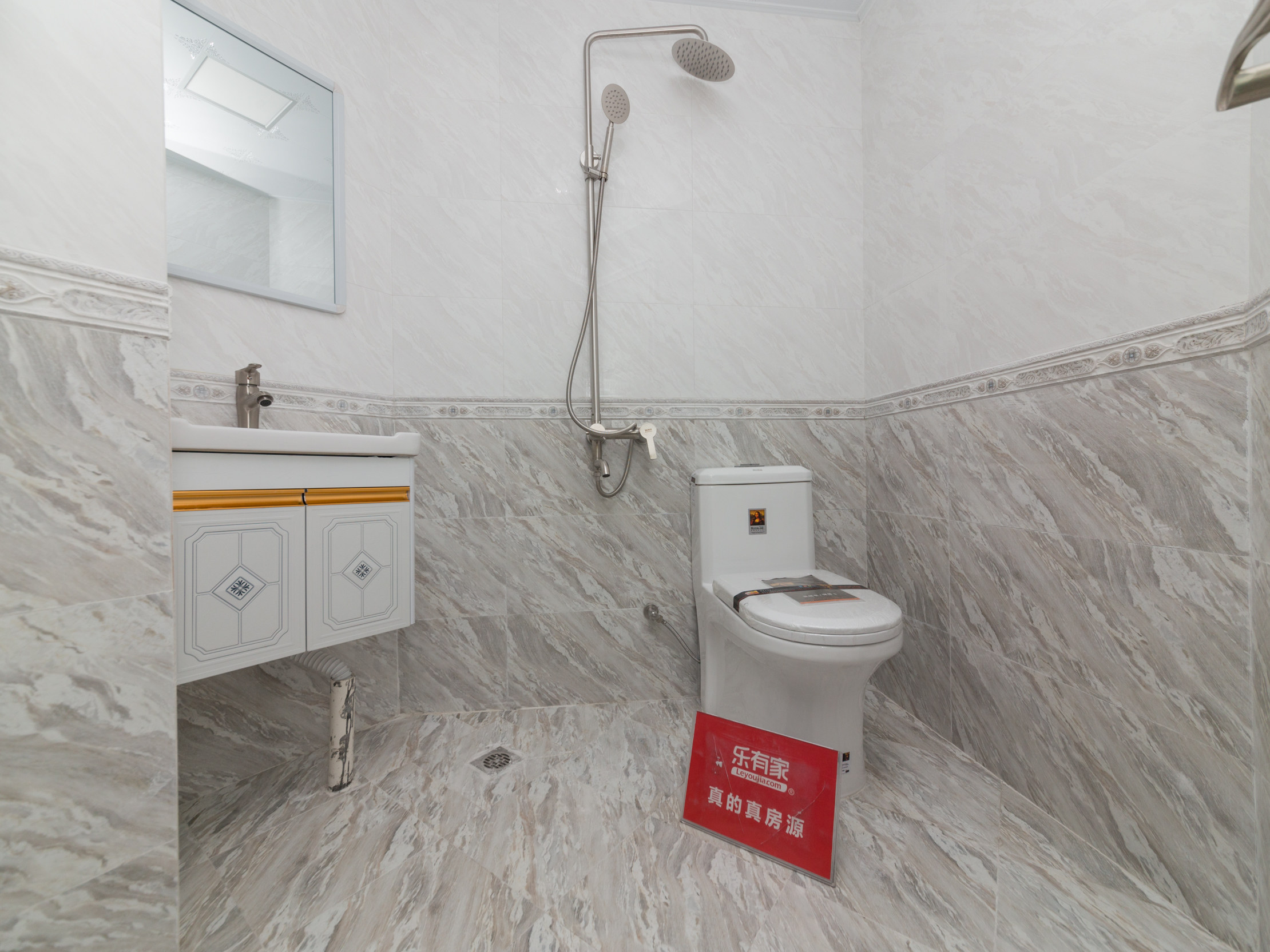 业主诚心卖，装修好