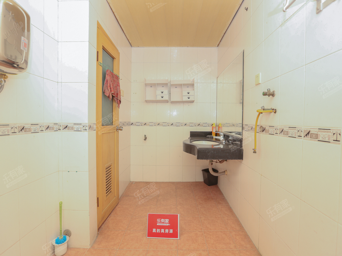 富嘉苑小区黄金楼层，户型实用，安静