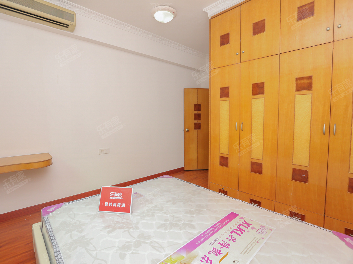 富嘉苑小区黄金楼层，户型实用，安静