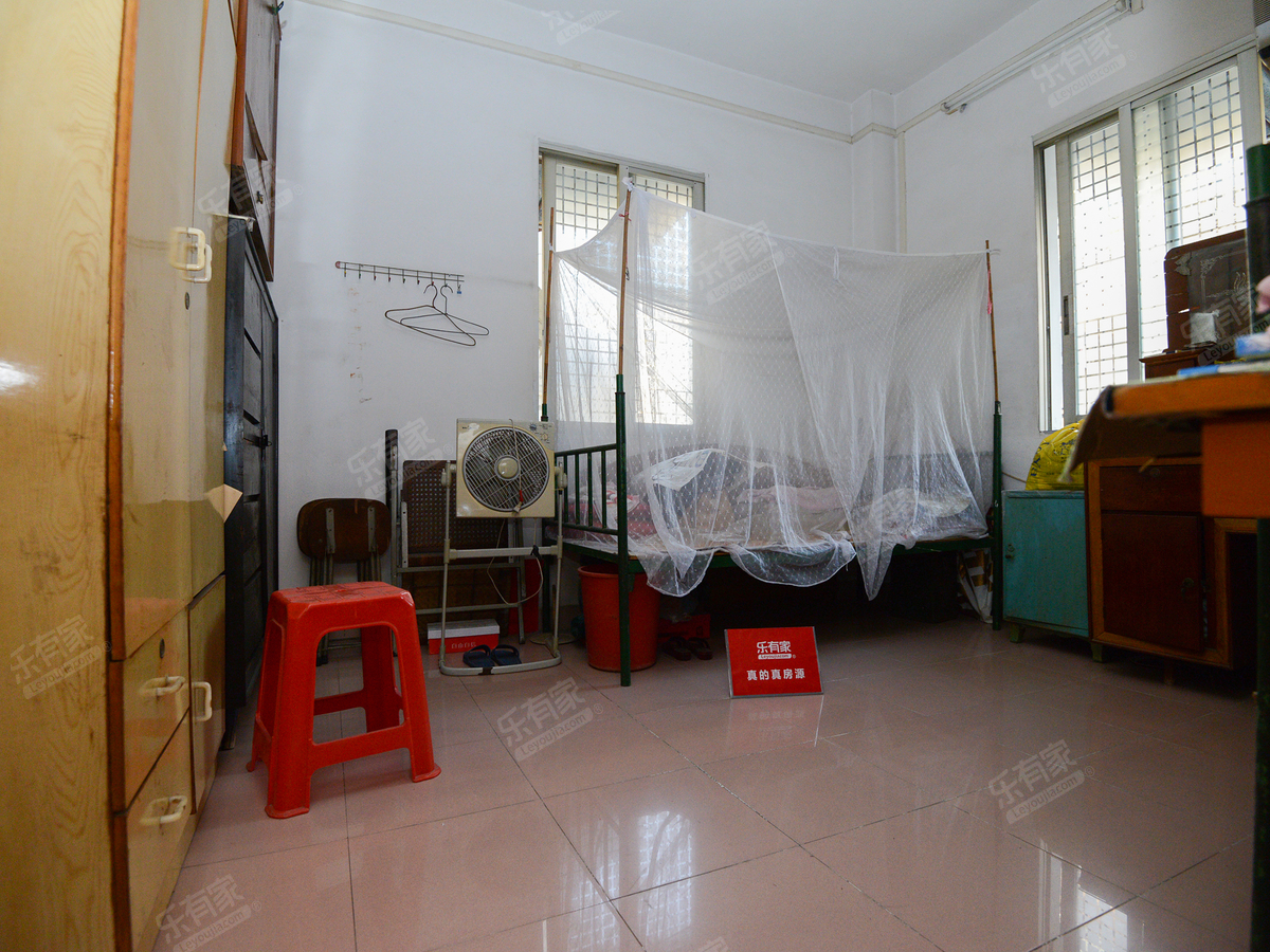 堤东地段大3房出售