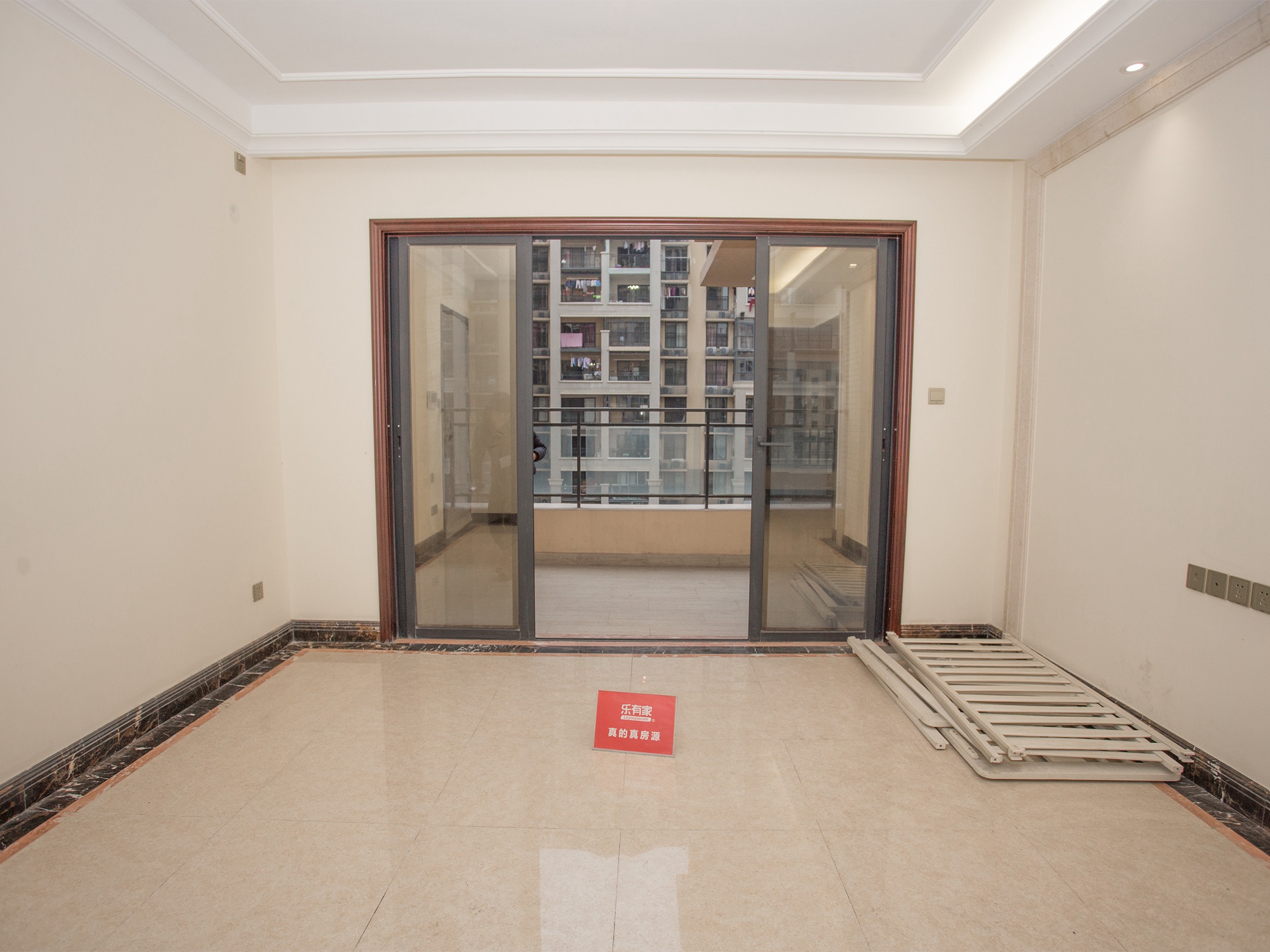 佳兆业悦峰中间栋，得房率超百分百，安静不吵，南北通透看花园