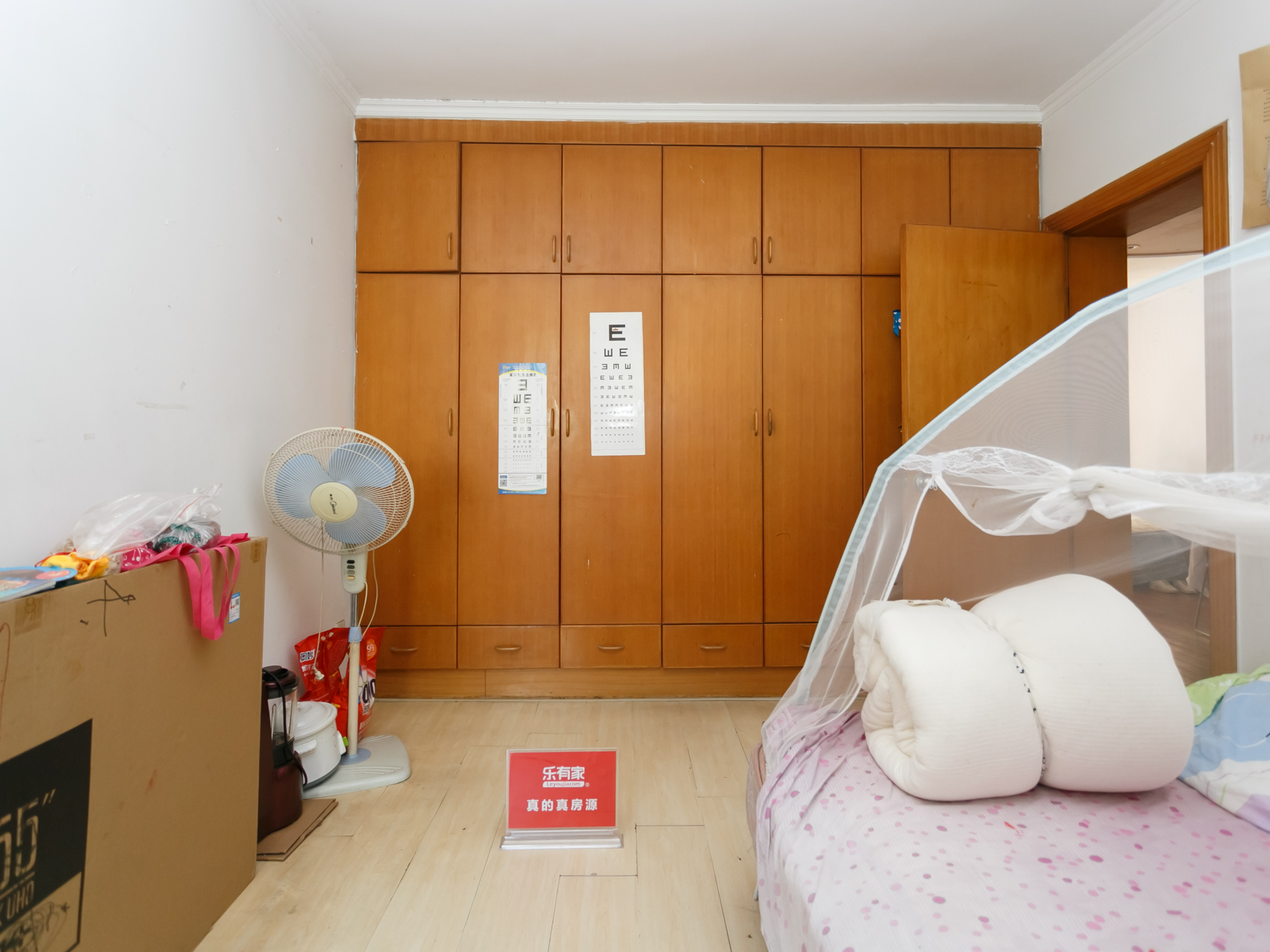 园岭新村，户型方正，通风采光优，附带地面花园，临近重点学校，业主诚心出售。