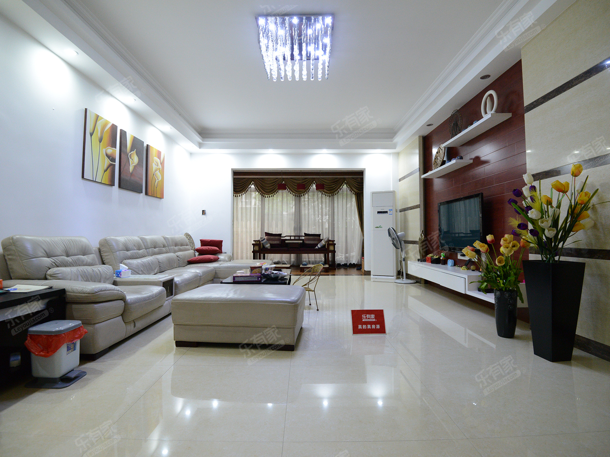 翡翠园 4房2厅3卫 190㎡