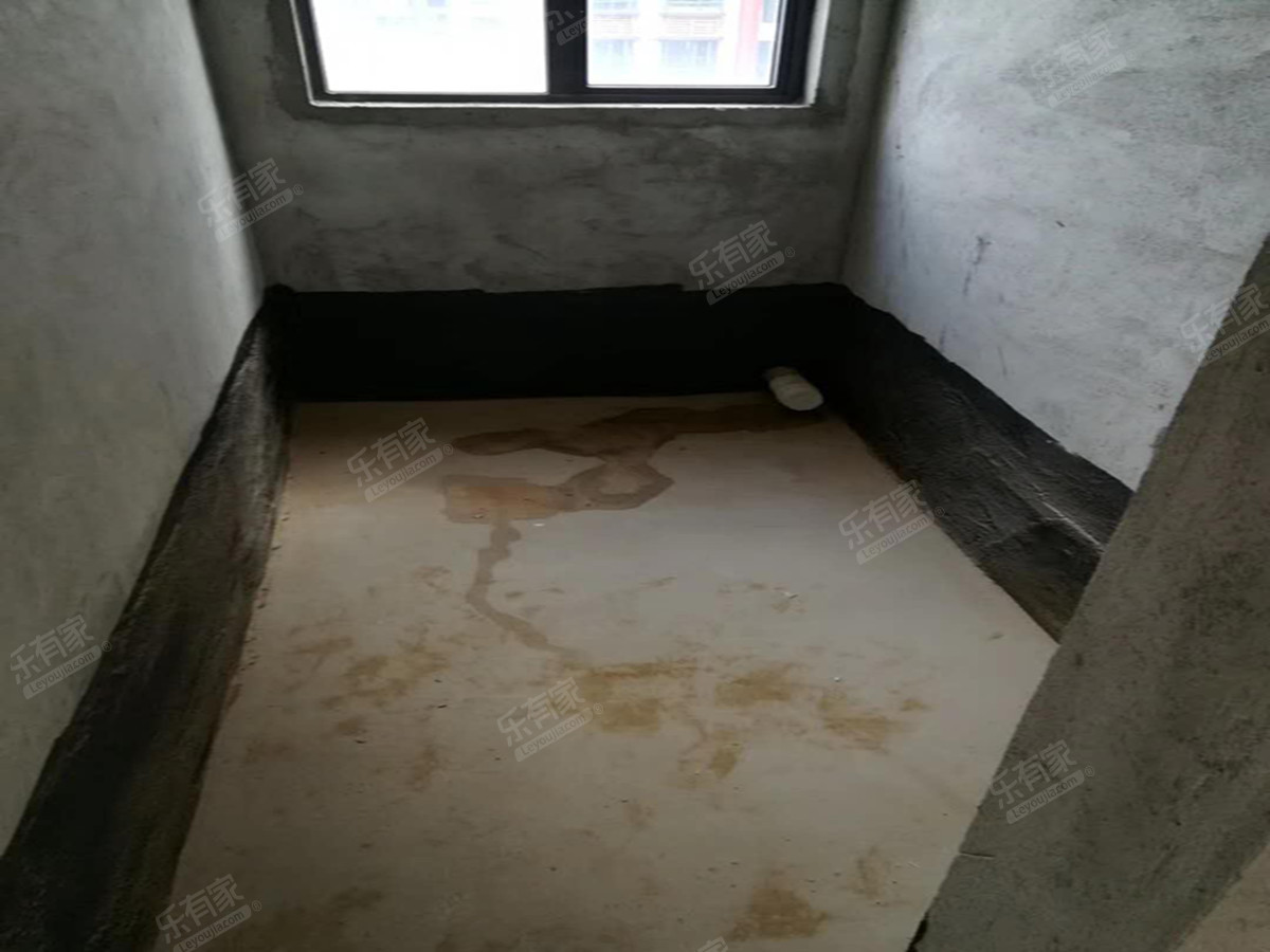 毛坯大3房，业主急售