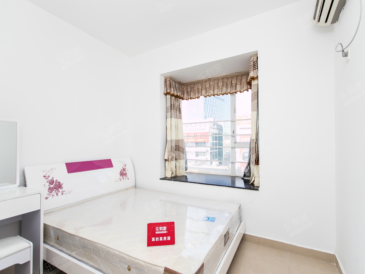 沃尔玛楼上，看房方便