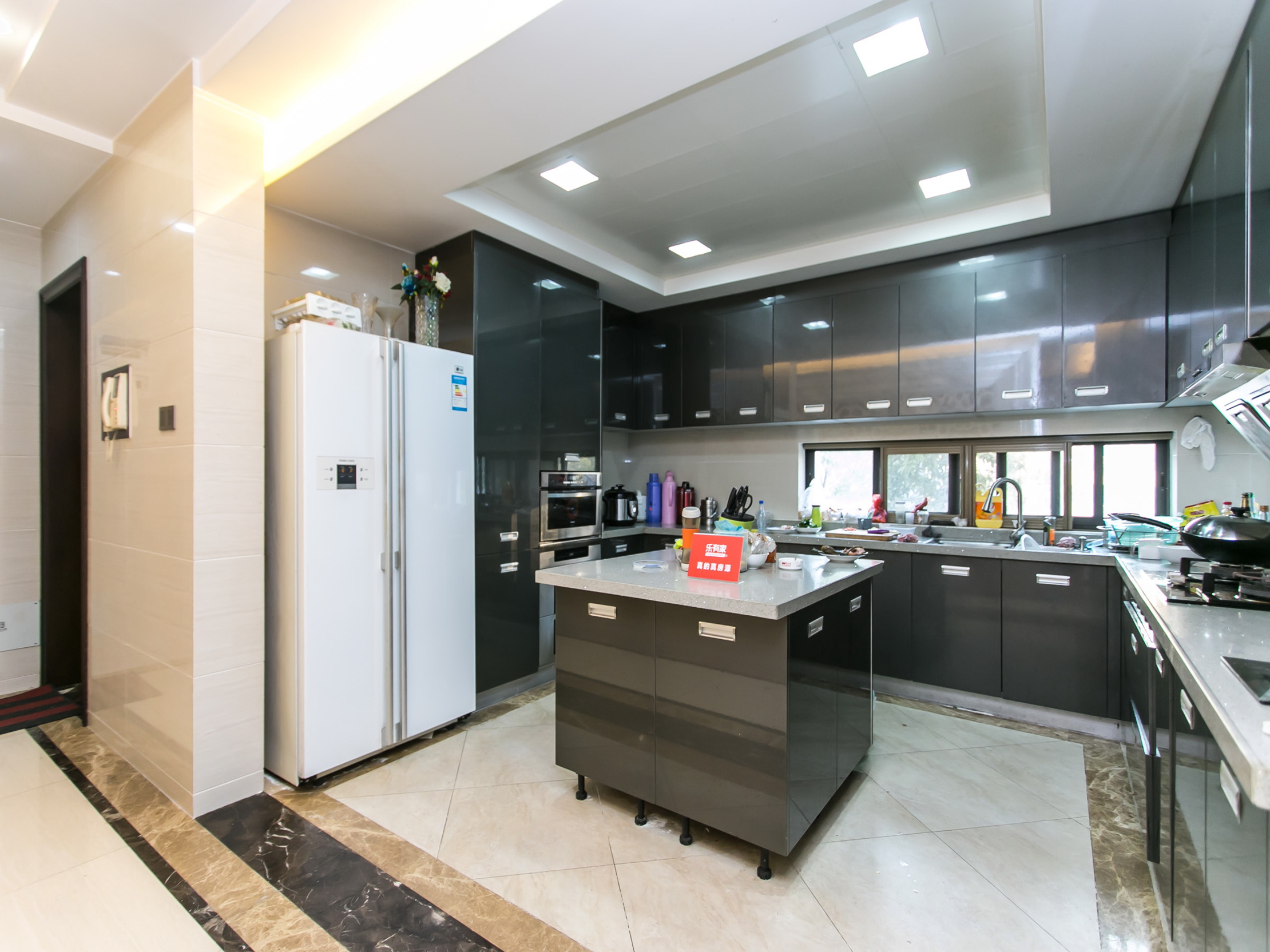 万科第五园三期，方正户型，通风采光佳，优质物业，带重点学校与地面花园，业主诚心出售，不容错过！