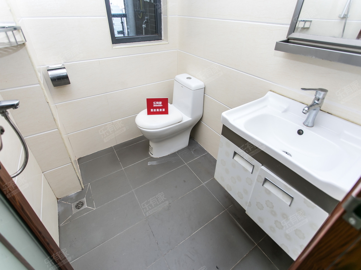 1866南区精装一房，业主诚心出售！