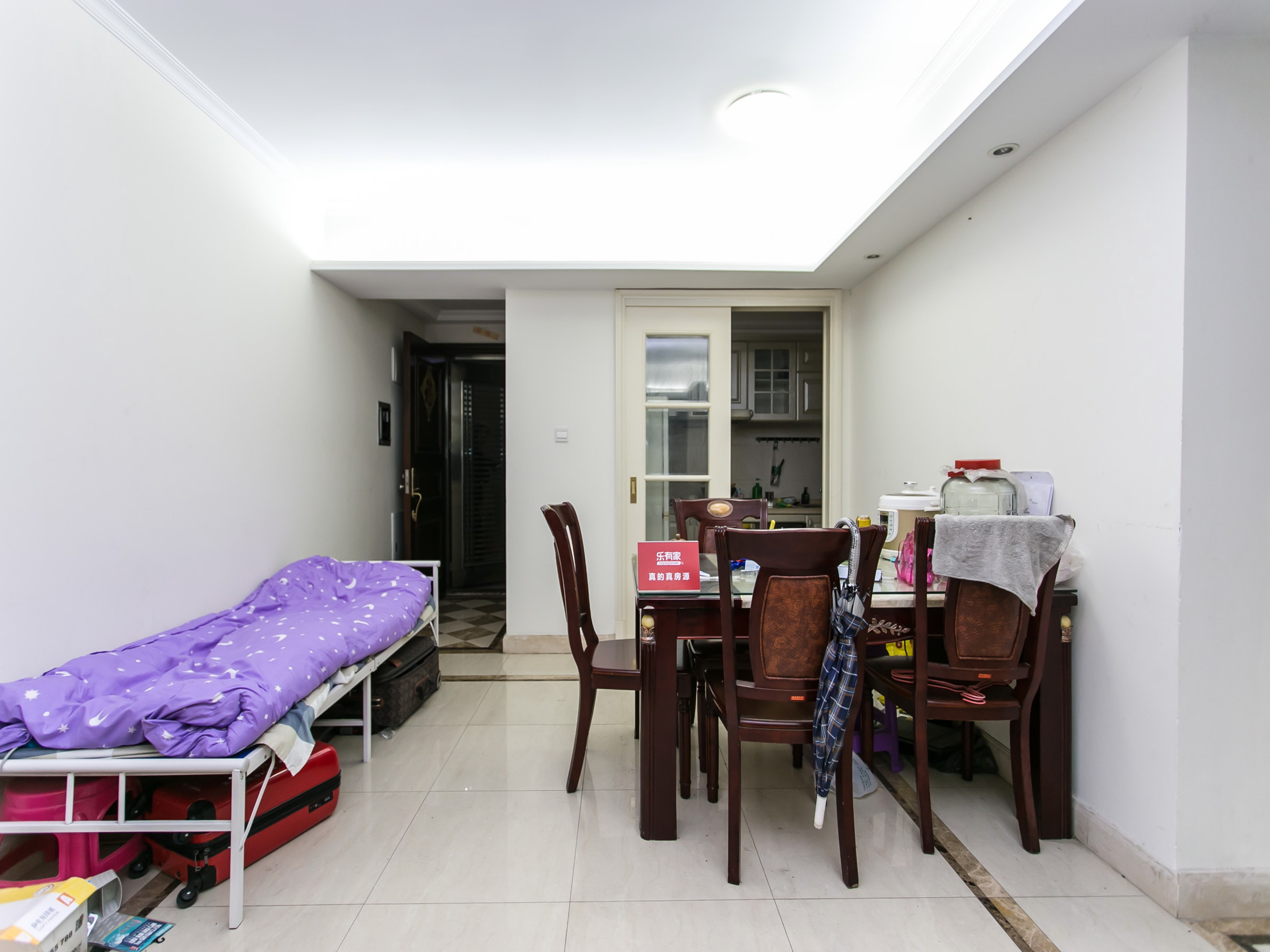 中海康城花园诚心出售，低于均价，方正户型，通风采光佳，车位充足，更有地面花园，机会难得！