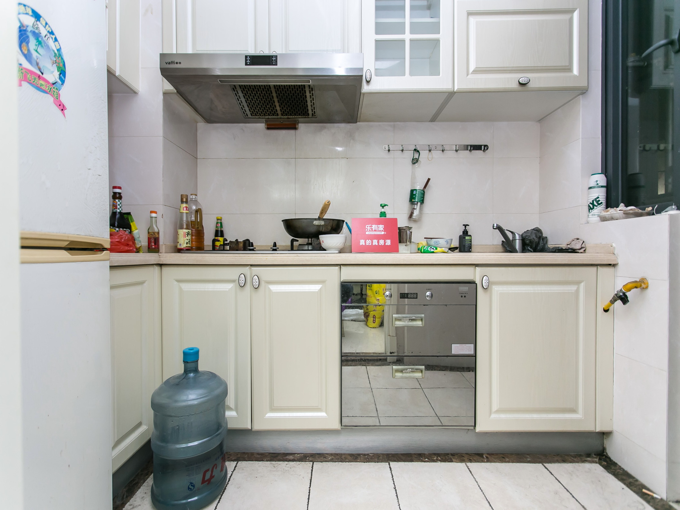 中海康城花园诚心出售，低于均价，方正户型，通风采光佳，车位充足，更有地面花园，机会难得！