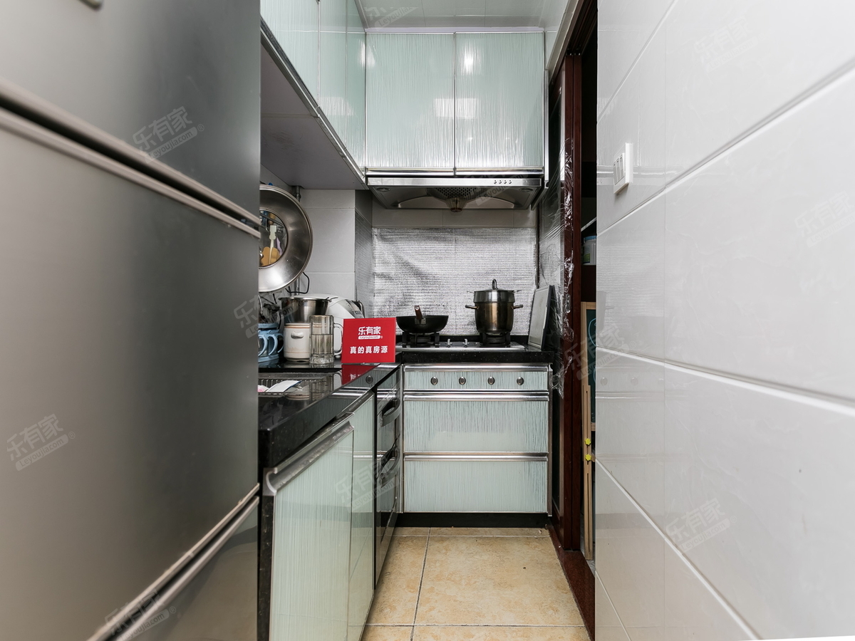 民治北站地铁口物业，业主诚心出售，随时可看房