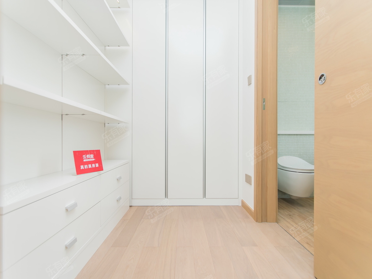 17年新小区，落地窗，诚心售