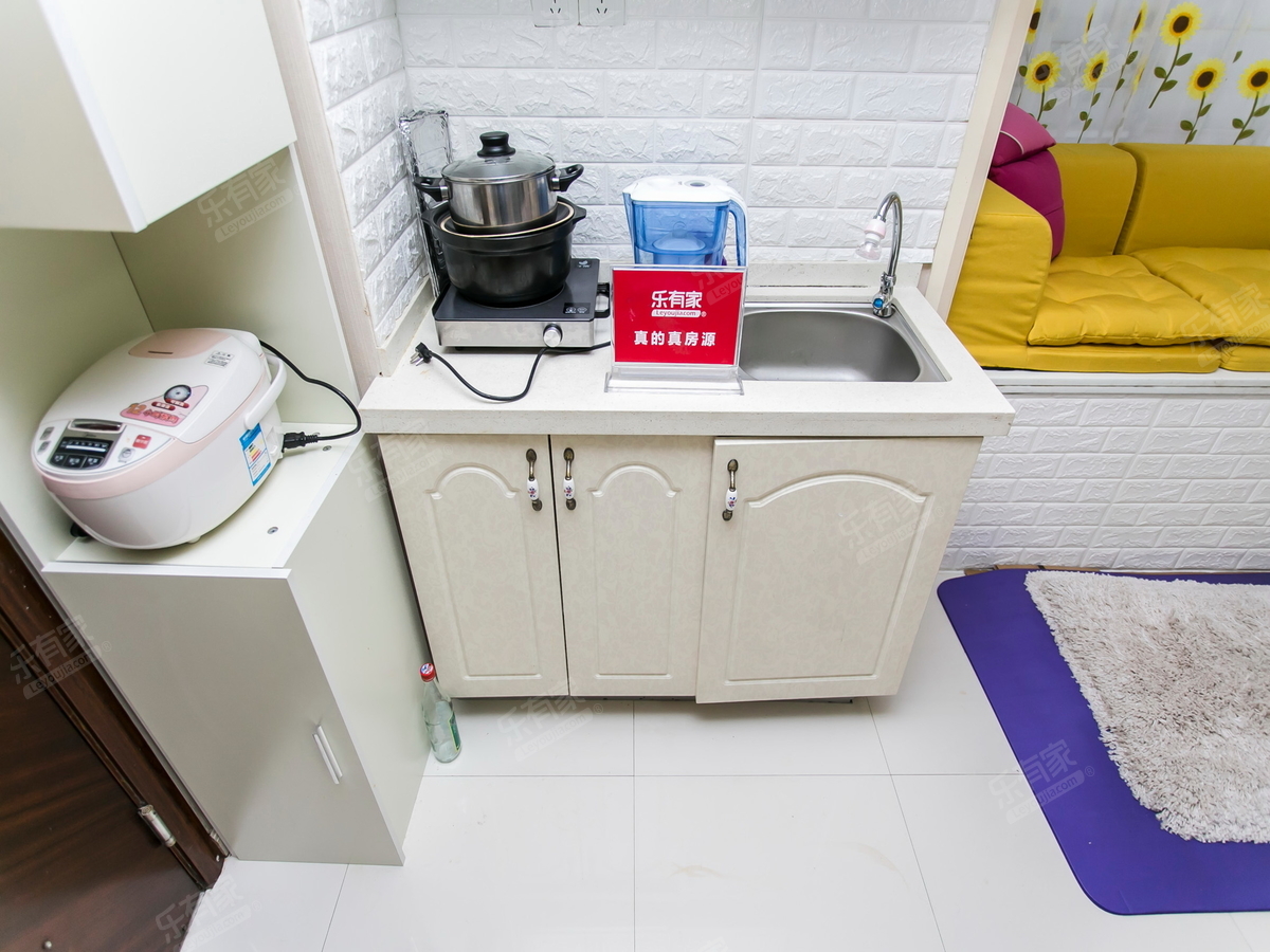 位于市繁华地段，周边有大型商场、超市、医院等配套设施，生活便