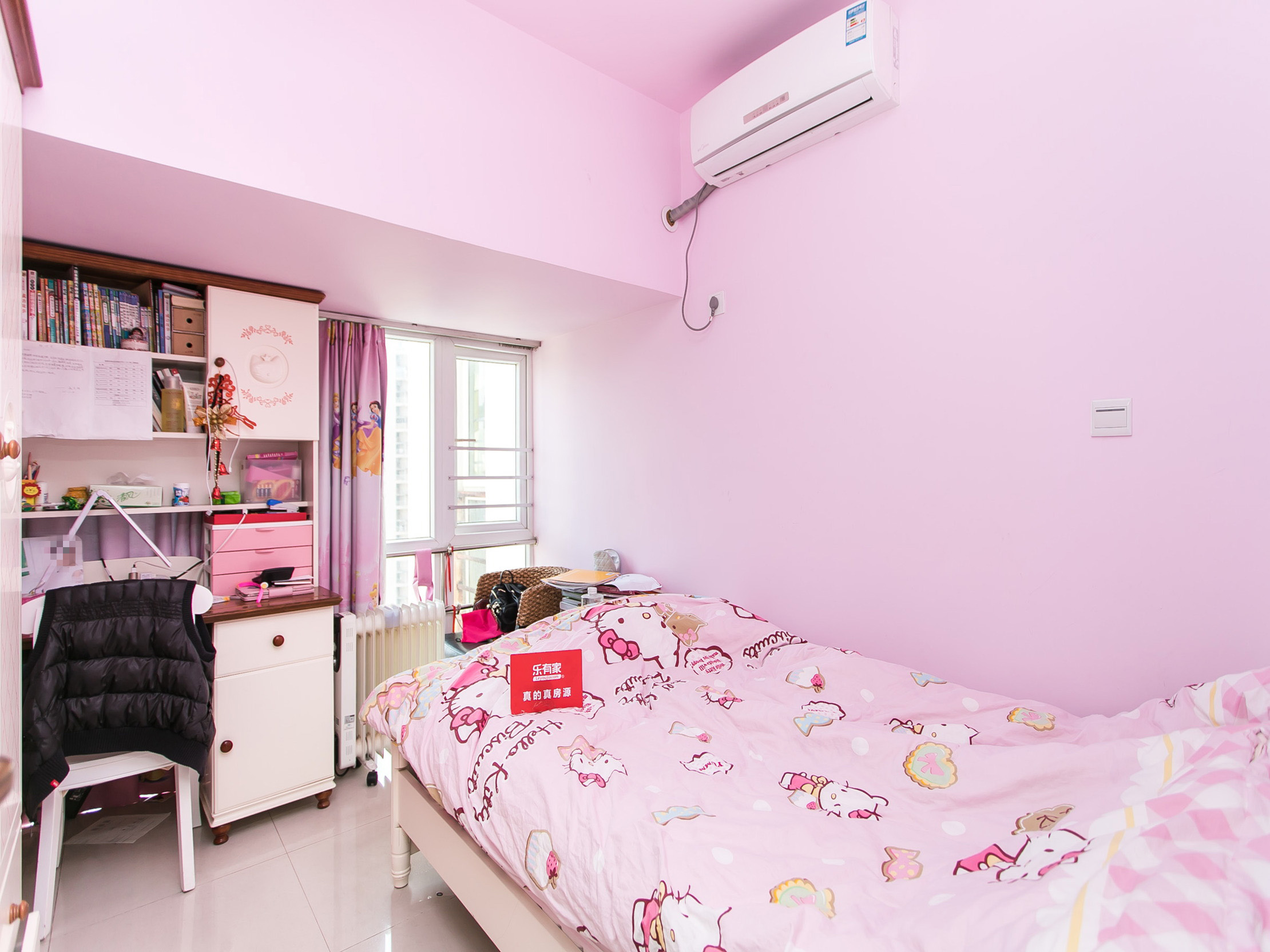 南海大厦精装南向大四房，诚心卖，直接拎包入住