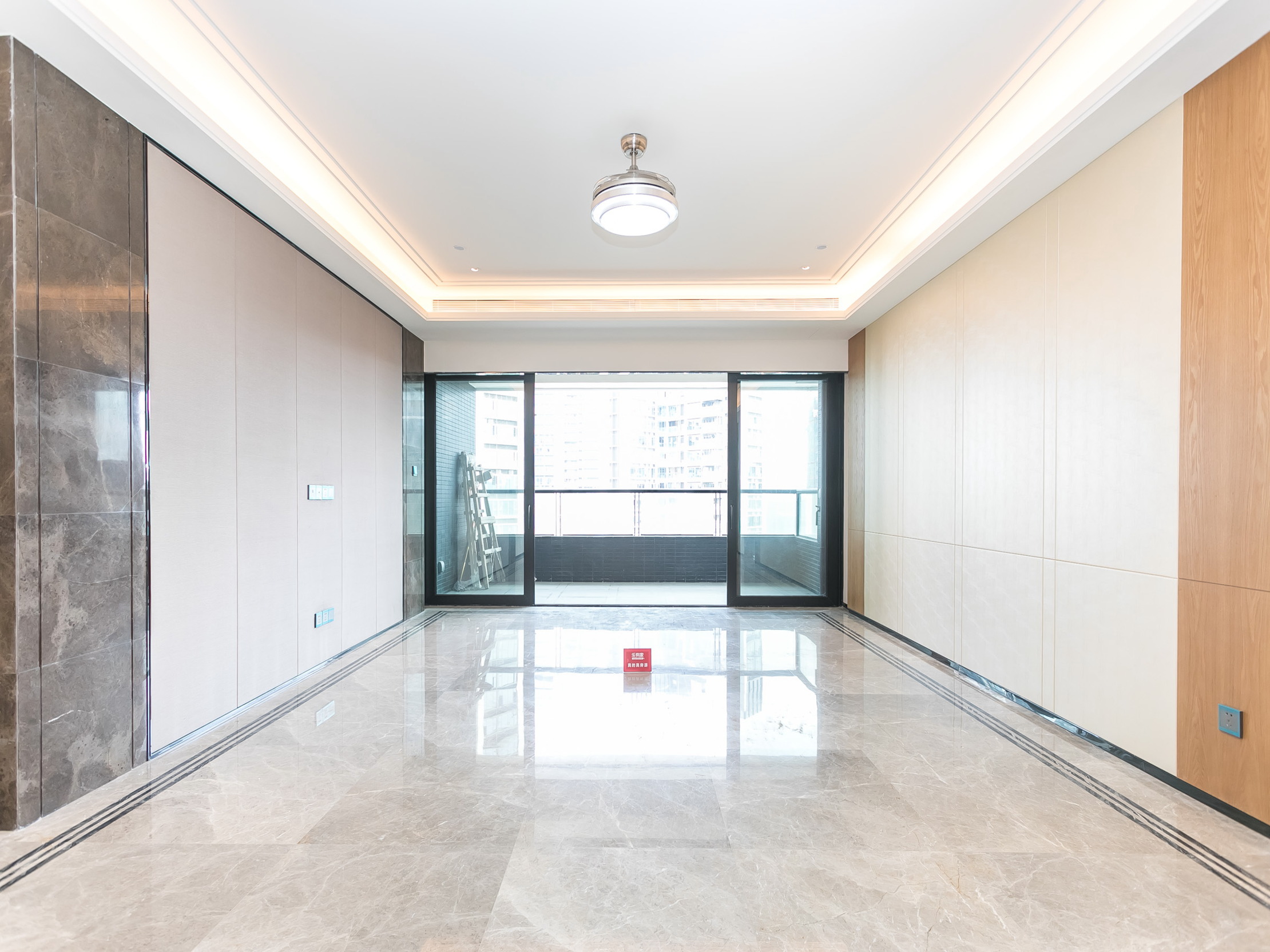 地铁口，总裁公寓，居家房，业主诚心出租，看房方便，可谈价-深圳中洲中央公寓租房