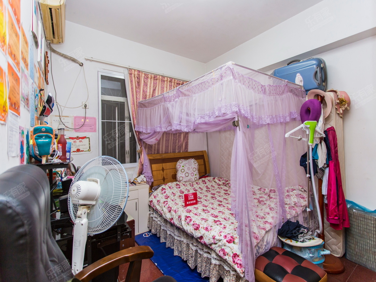 装修也大气简约，温馨舒适，非常适合居住生活。