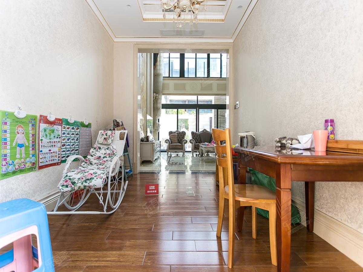 皇后道联排，诚心出售，使用率高