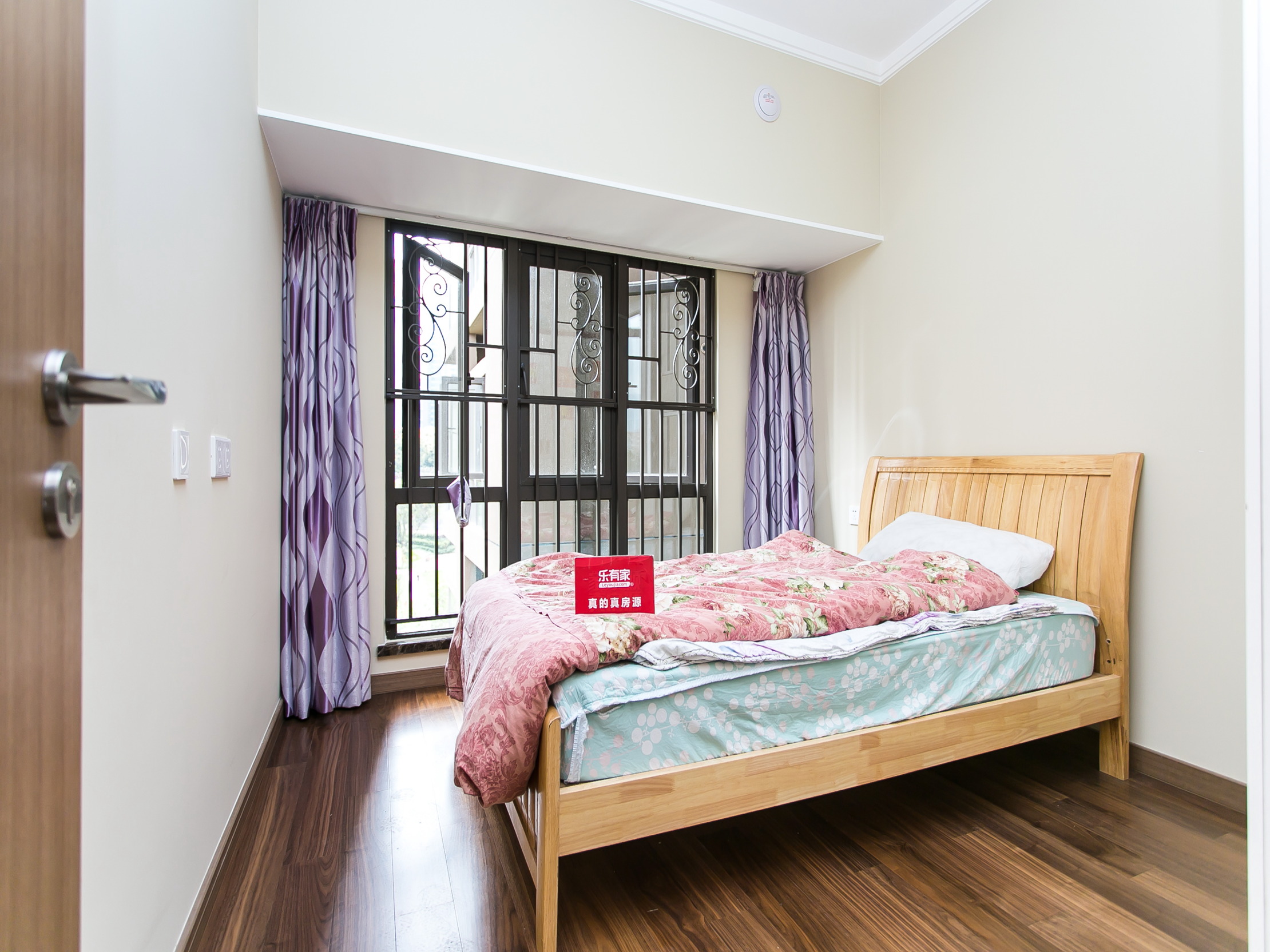 万科公园里三房出租，楼层适中，居住舒适。