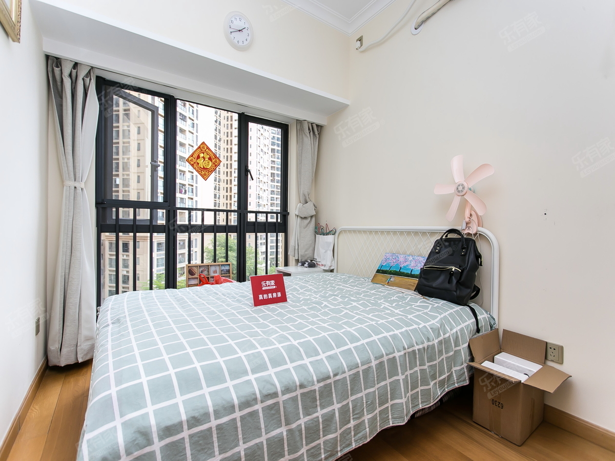 佳兆业悦峰花园东南精装3室2厅84.57m²