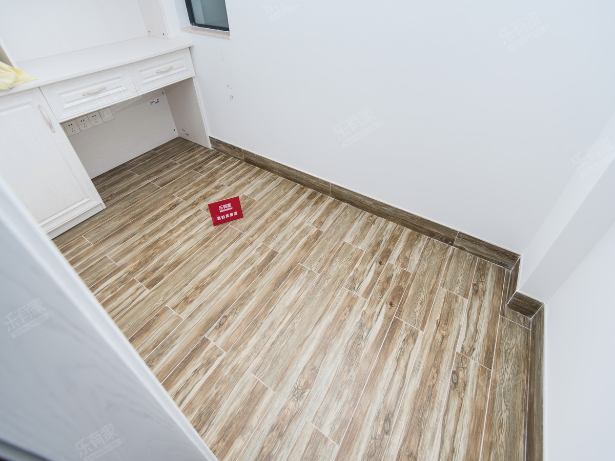 卧龙山水月湾 6房4厅5卫 347.49㎡