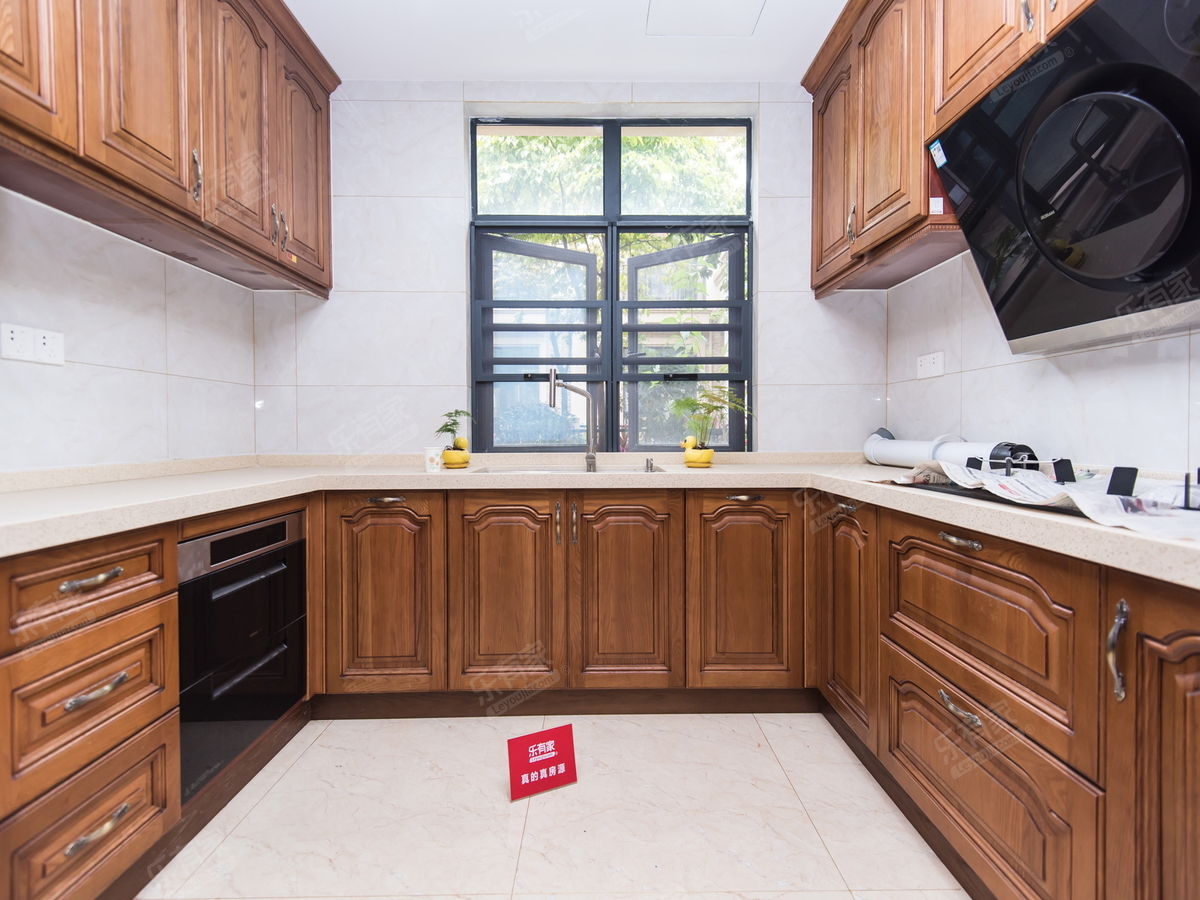 卧龙山水月湾 6房4厅5卫 347.49㎡