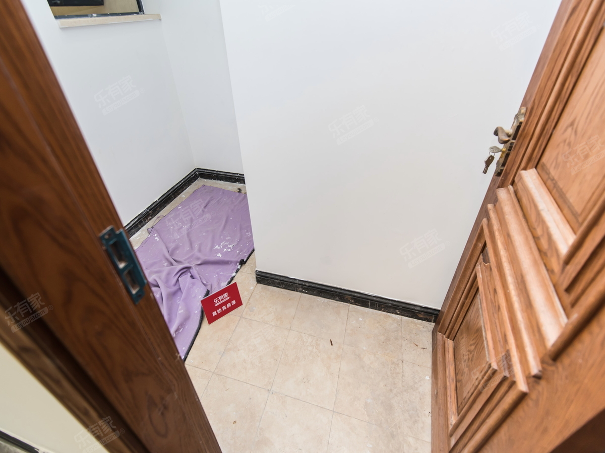 卧龙山水月湾 6房4厅5卫 347.49㎡