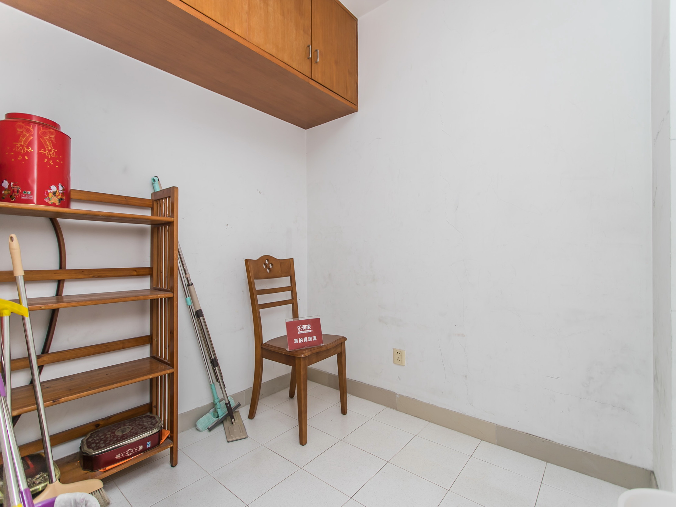 香域中央花园西南精装4室2厅145.6m²