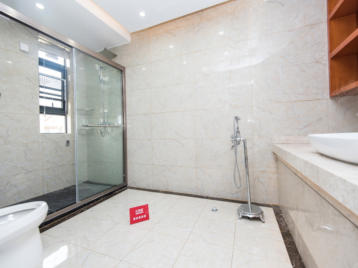 卧龙山水月湾 6房4厅5卫 347.49㎡