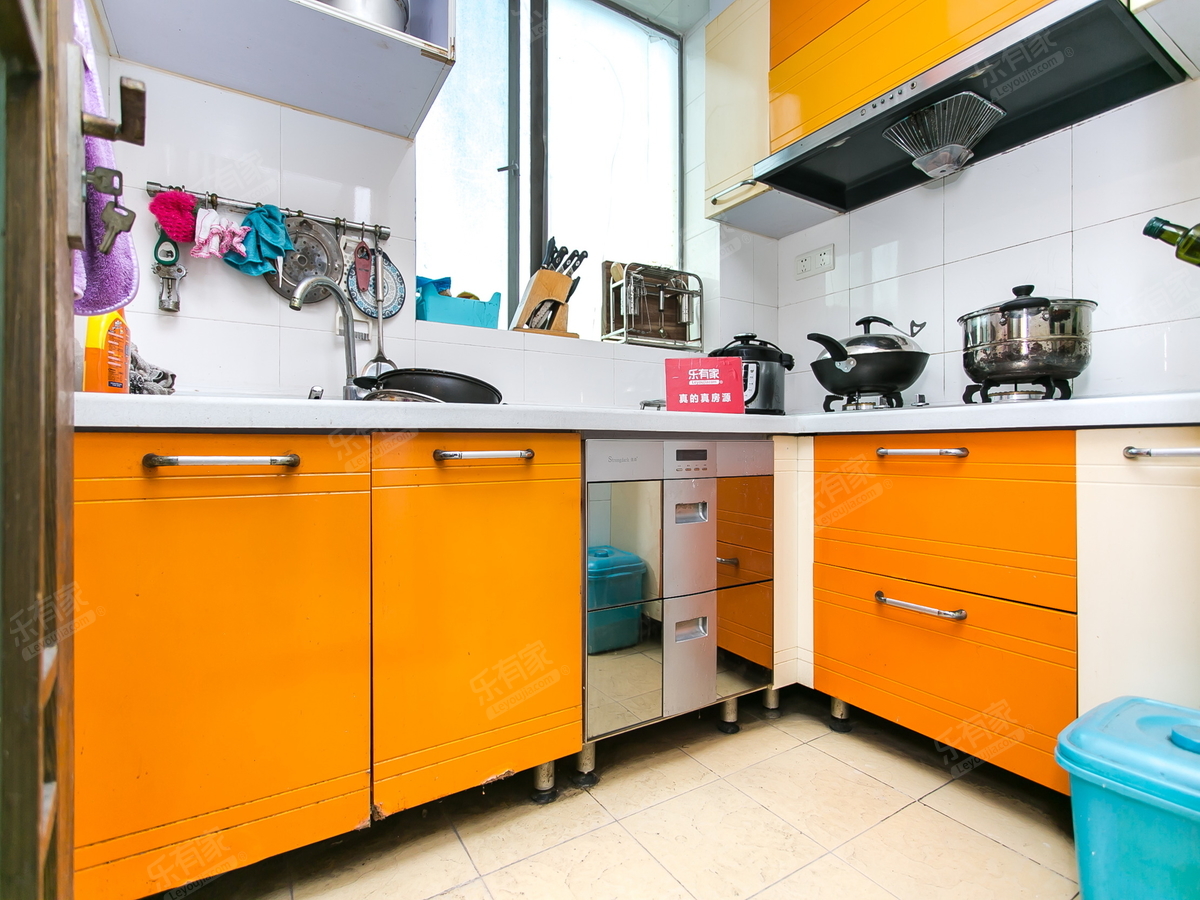 低密度花园社区，电梯小高层，周边生活配套齐全