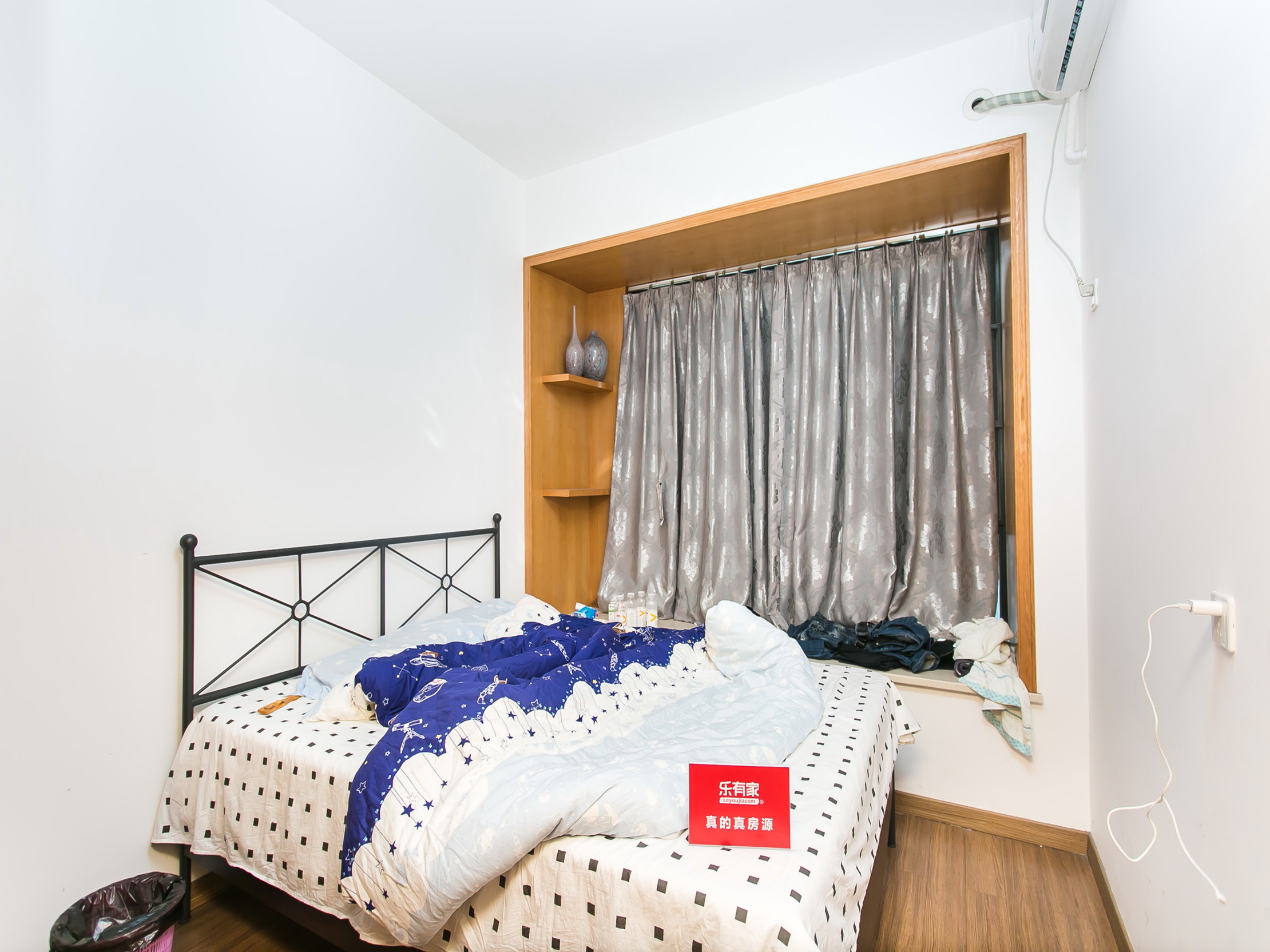 南向四室两厅，宽敞明亮，公园相伴，地铁便捷，理想家庭居所！