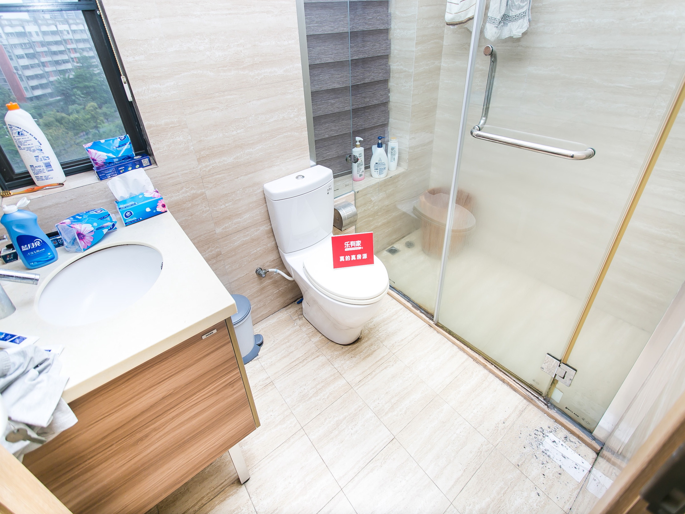 南向四室两厅，宽敞明亮，公园相伴，地铁便捷，理想家庭居所！