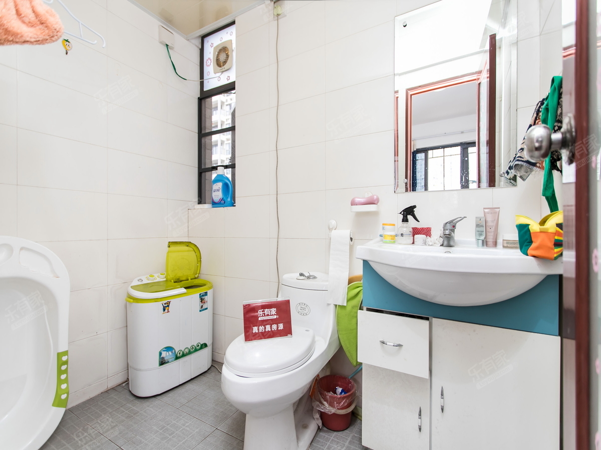 雅福居三居室，三阳台，采光视野都不错，诚心出售，随时联系我