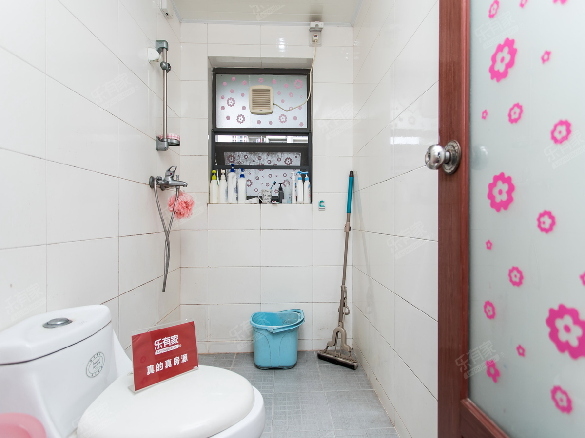 雅福居三居室，三阳台，采光视野都不错，诚心出售，随时联系我