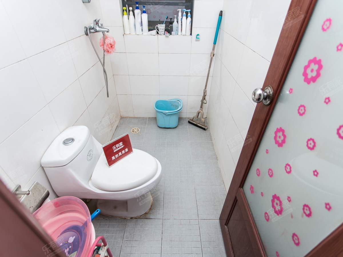 雅福居三居室，三阳台，采光视野都不错，诚心出售，随时联系我