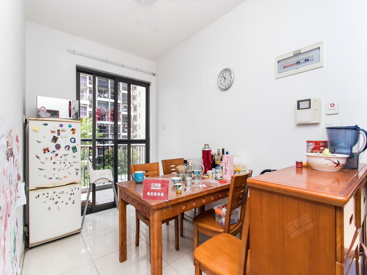 雅福居三居室，三阳台，采光视野都不错，诚心出售，随时联系我