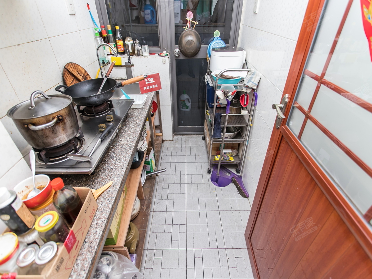 雅福居三居室，三阳台，采光视野都不错，诚心出售，随时联系我