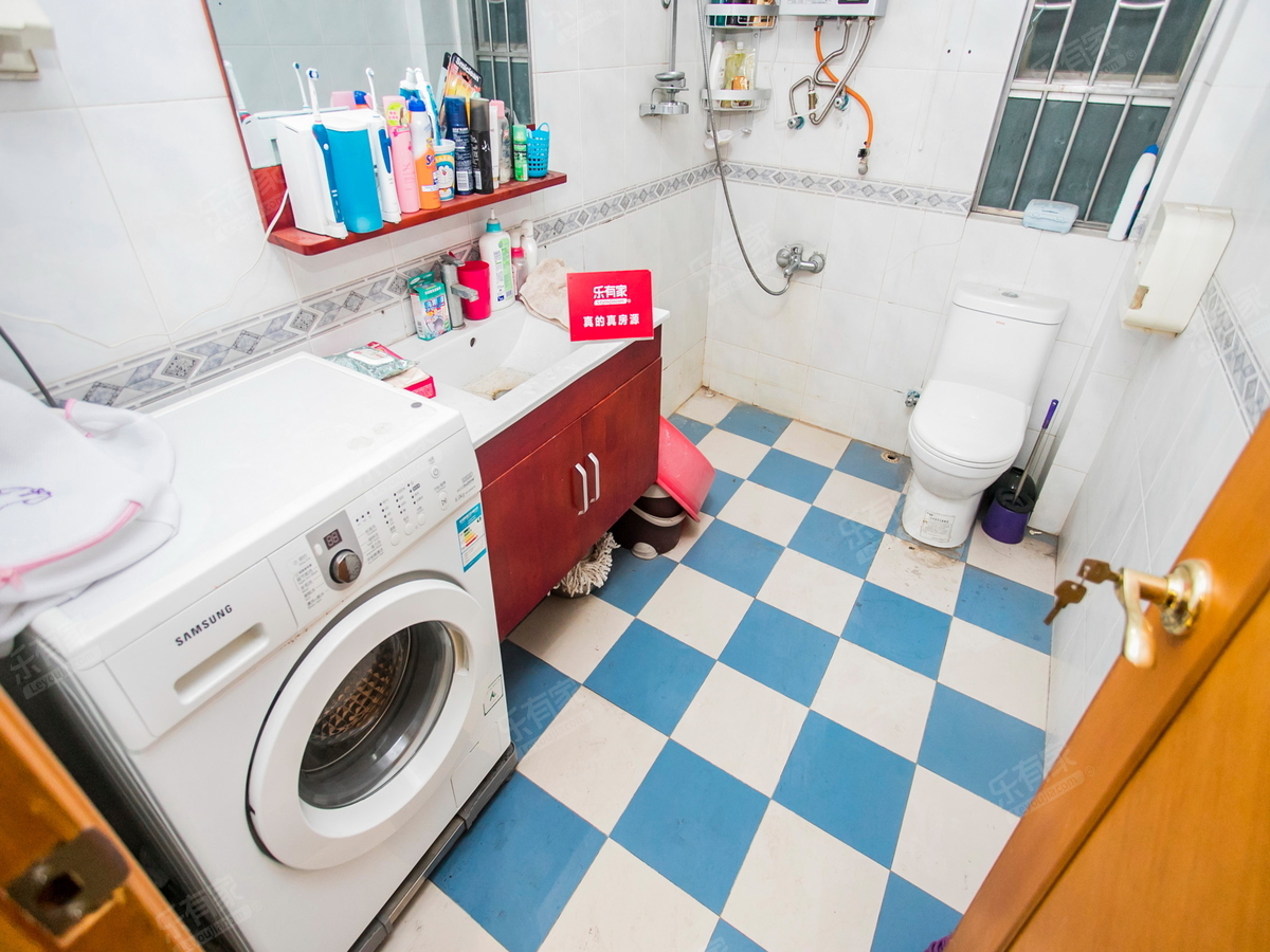 精装大4房，客厅出阳台，拎包入住。