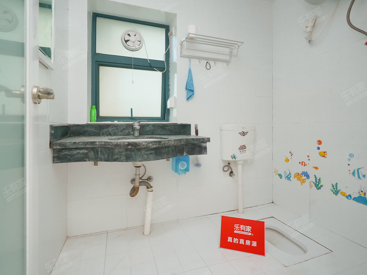 挪威森林精装小三房出售，看房方便！