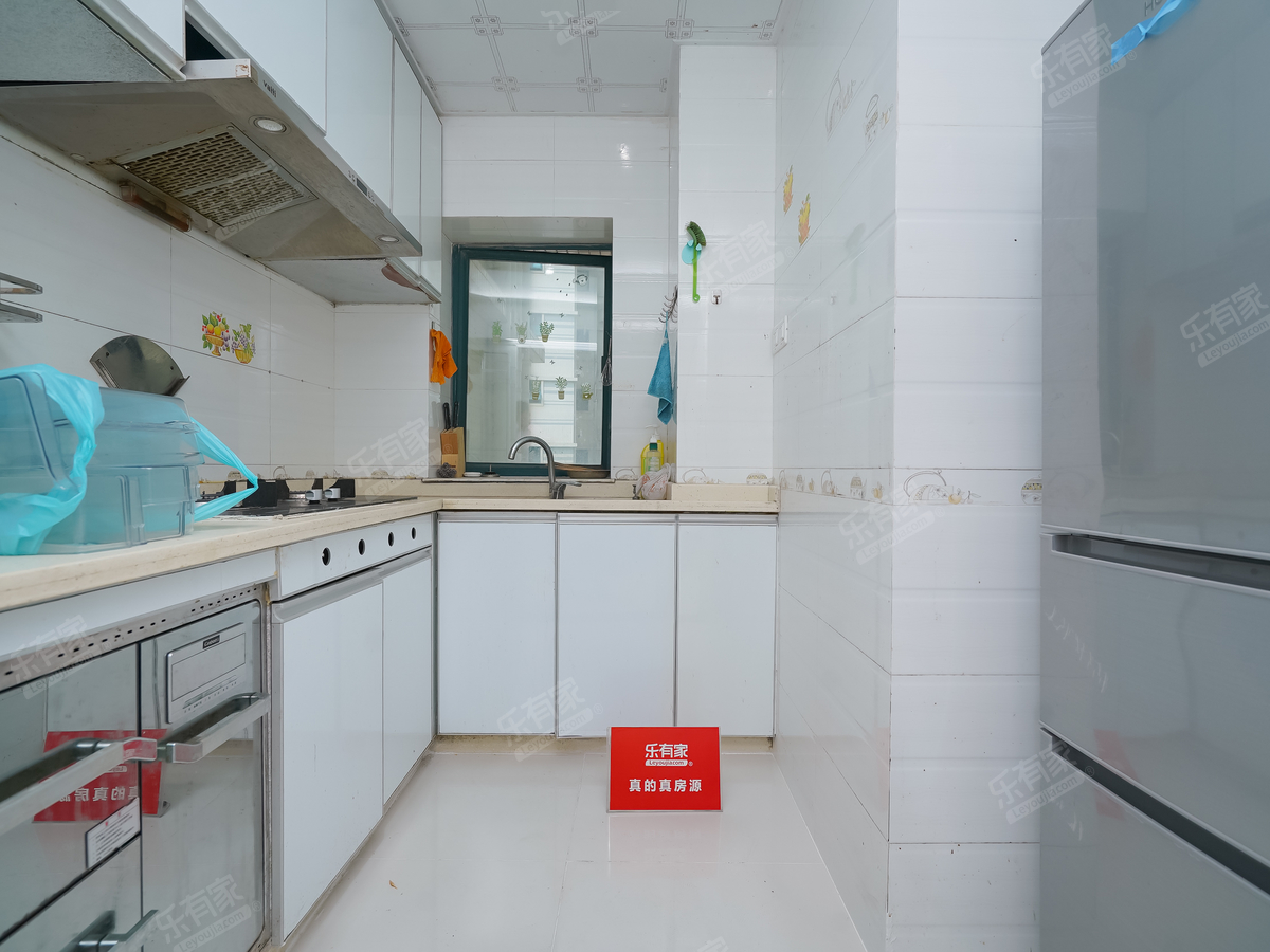 挪威森林精装小三房出售，看房方便！