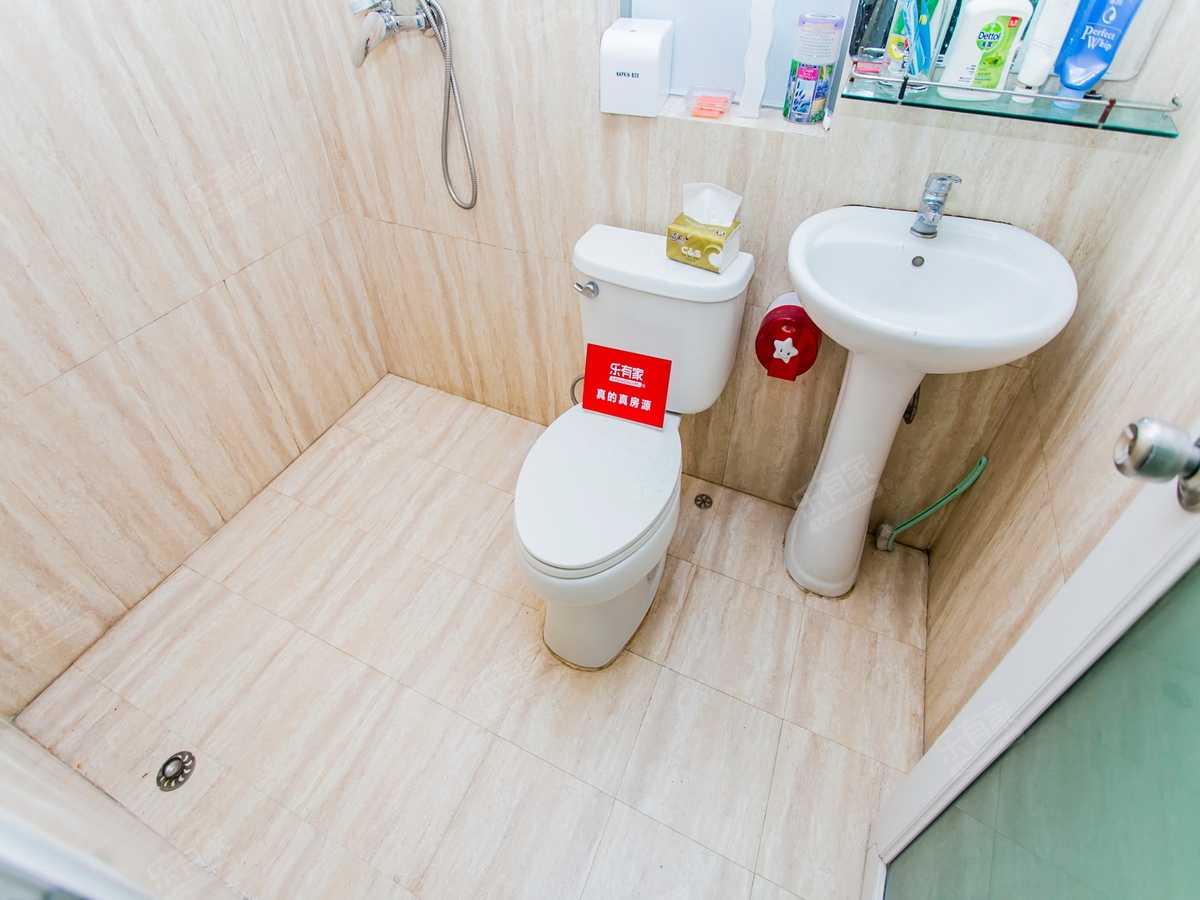 精装修一房，诚心出售