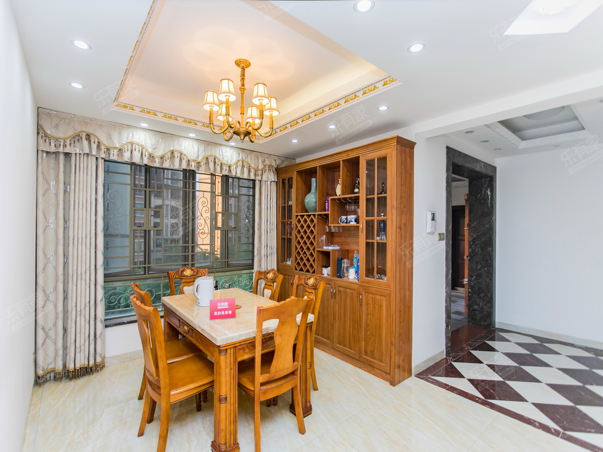 龙光城南一期看房方便，提前联系业主看房。