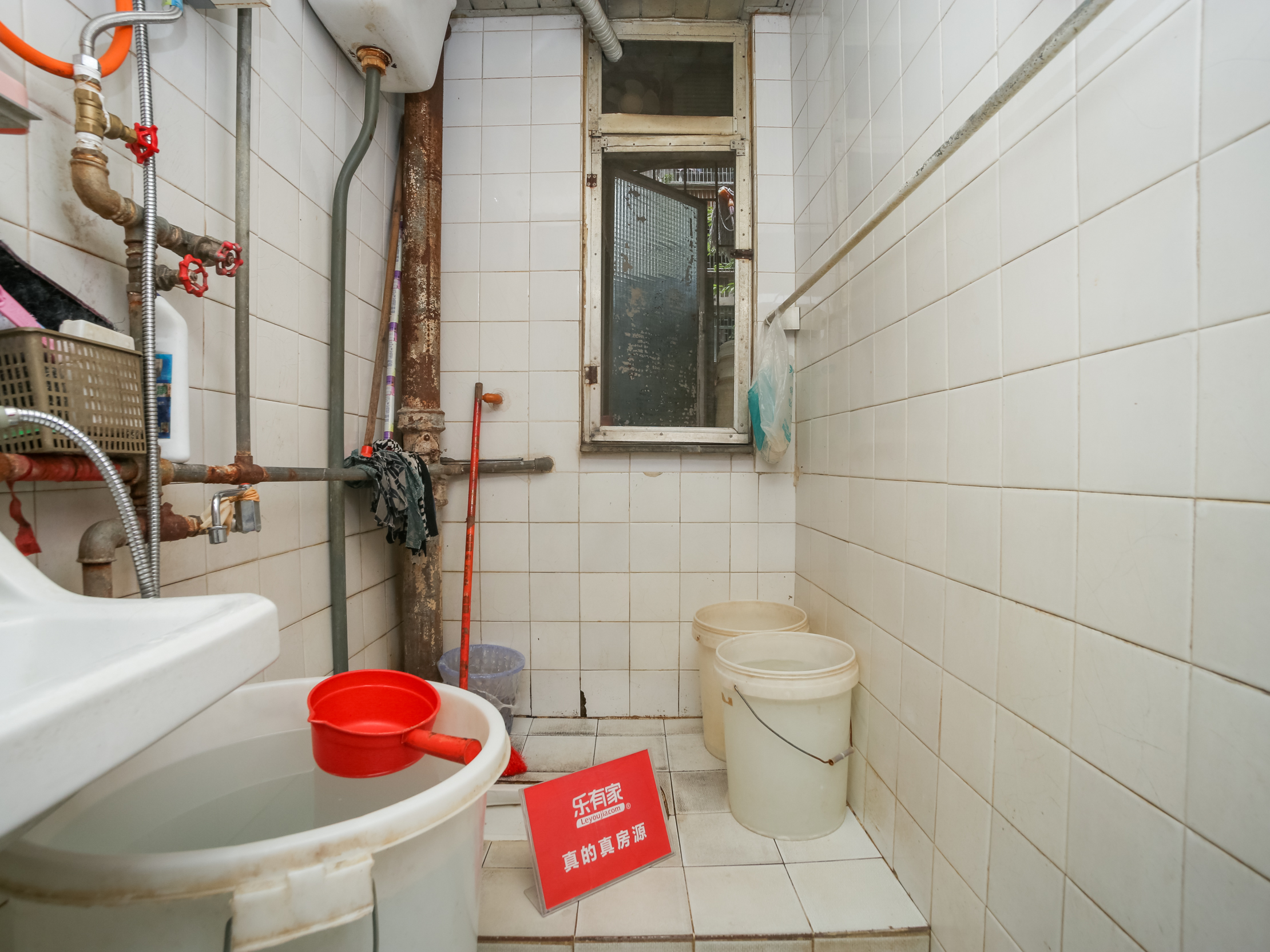 竹园小区新出精装出售，正规四房，看房方便