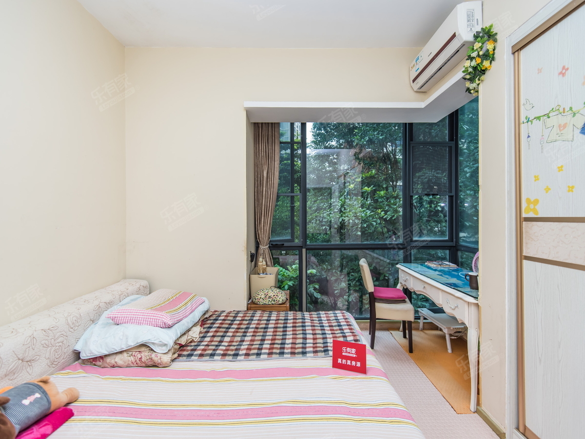 业主诚心出售，小区配套完善，环境好